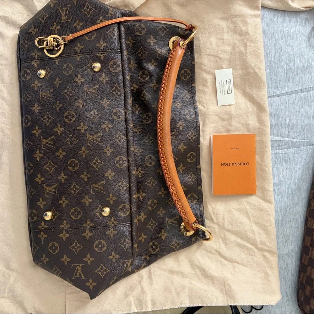 Louis Vuitton Brown Monogram Shoulder Bag - Picture 4 of 16
